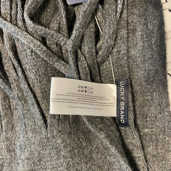 NWT scarf - Picture 2 of 2